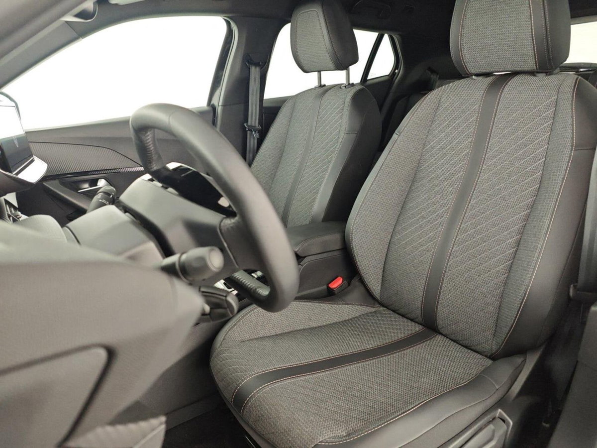 Peugeot 2008 PureTech 100 S&S Allure (11)