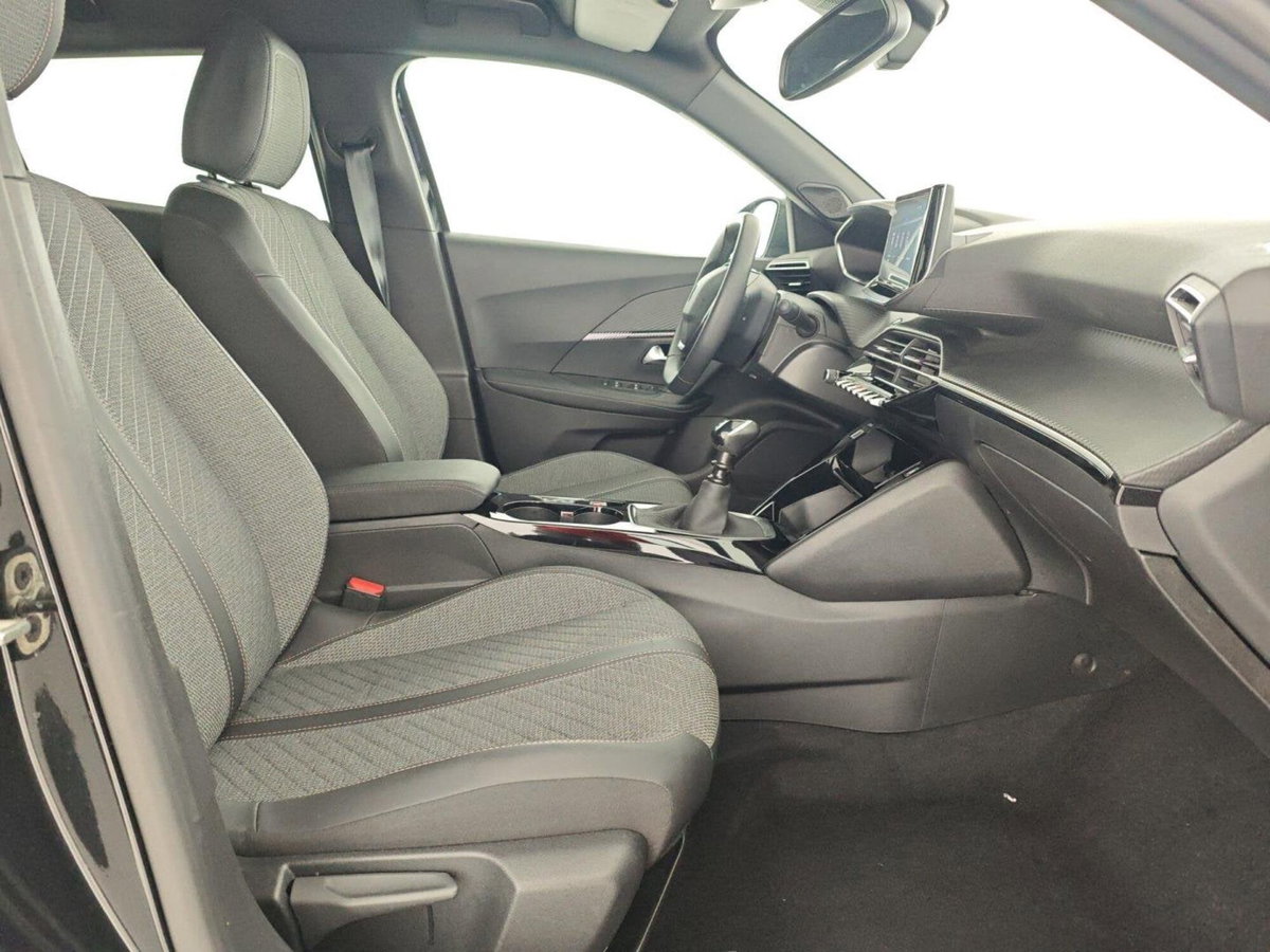 Peugeot 2008 PureTech 100 S&S Allure (13)