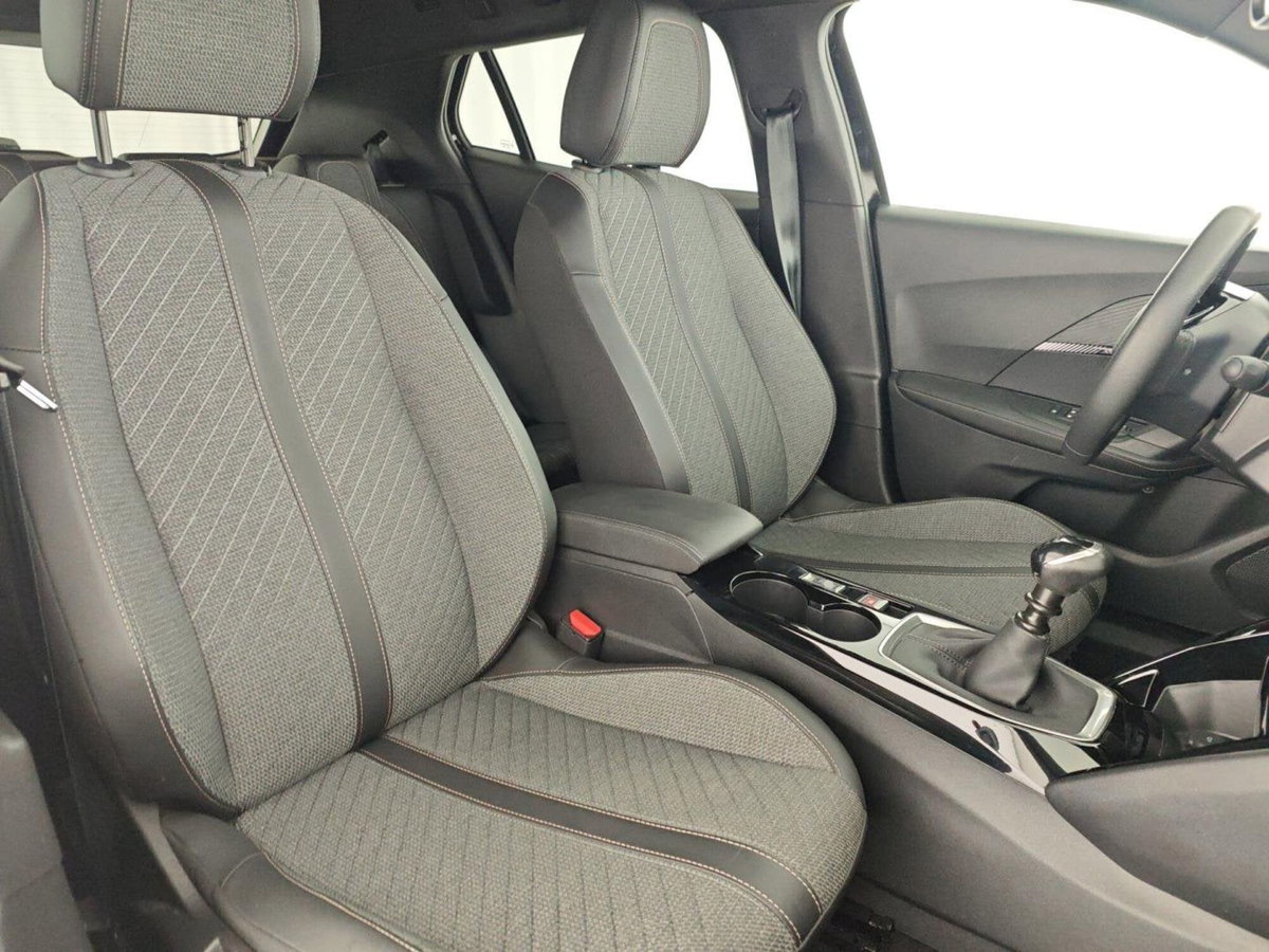 Peugeot 2008 PureTech 100 S&S Allure (14)