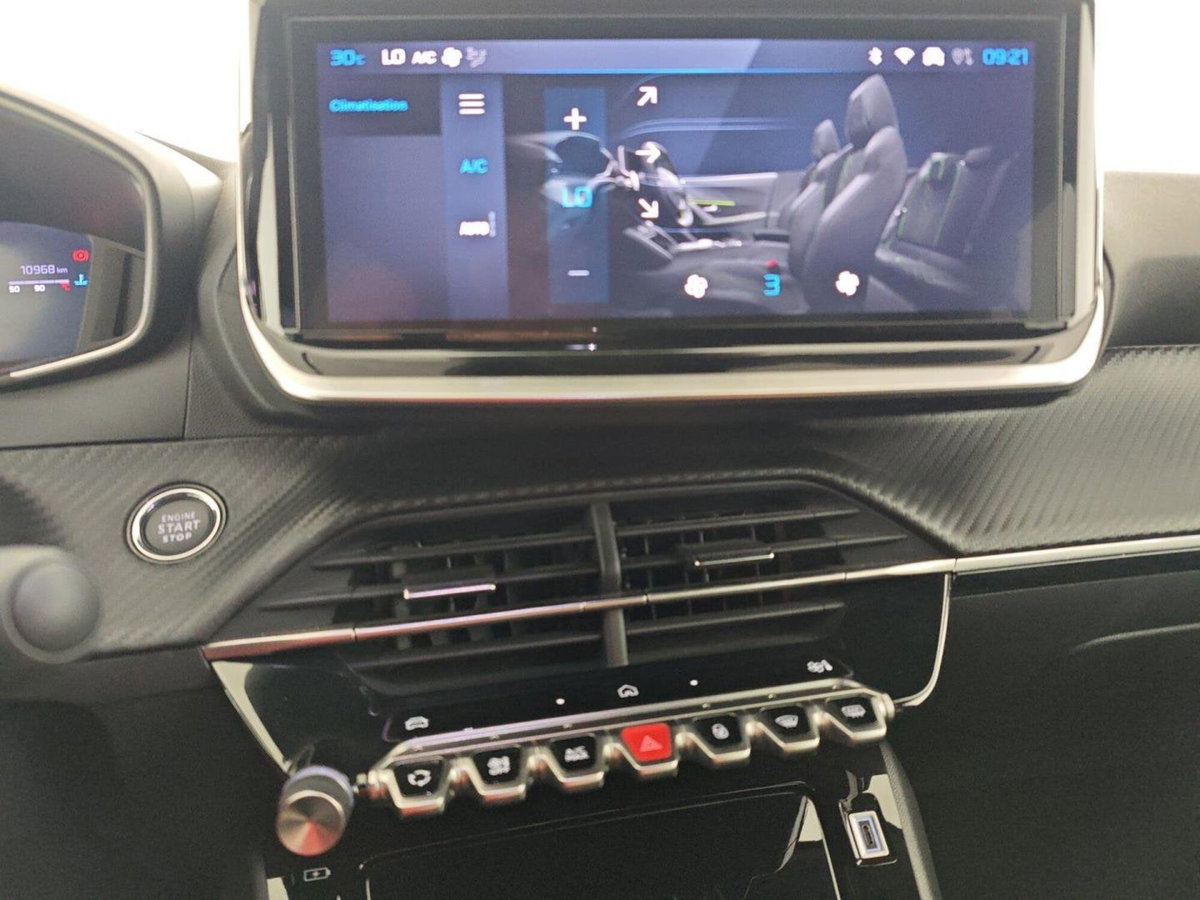 Peugeot 2008 PureTech 100 S&S Allure (18)