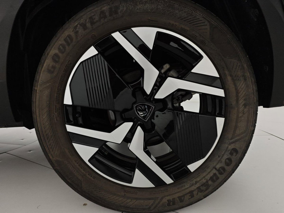 Peugeot 2008 PureTech 100 S&S Allure (8)