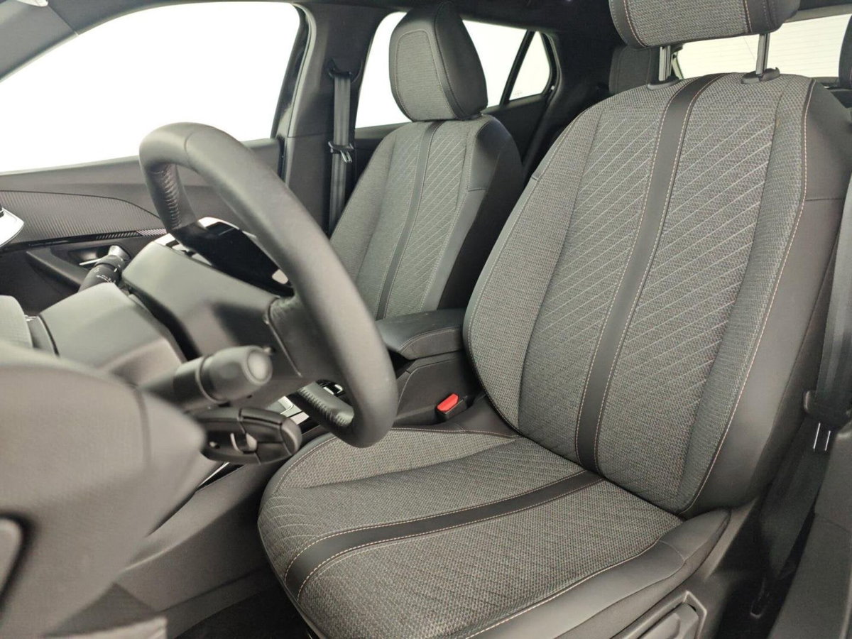 Peugeot 2008 PureTech 100 S&S Allure (11)