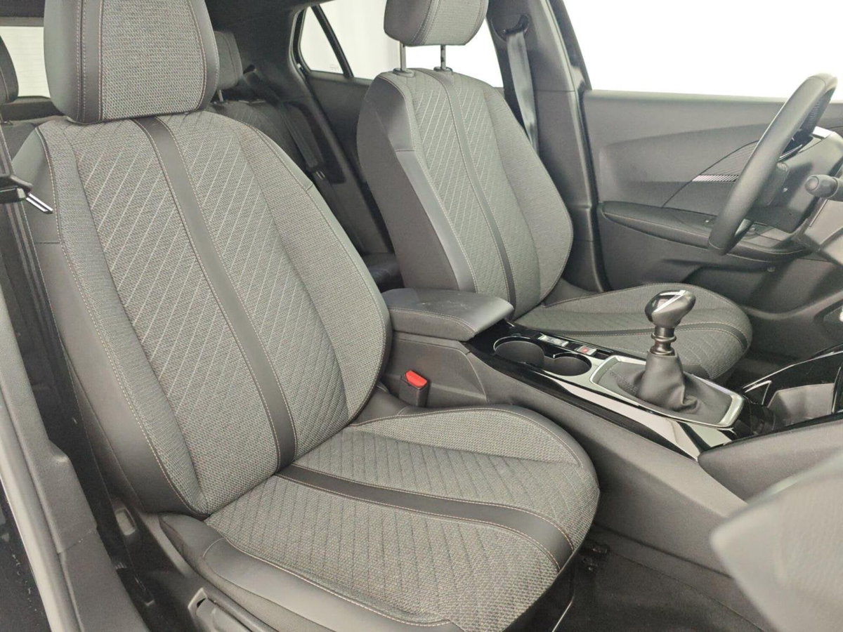 Peugeot 2008 PureTech 100 S&S Allure (14)