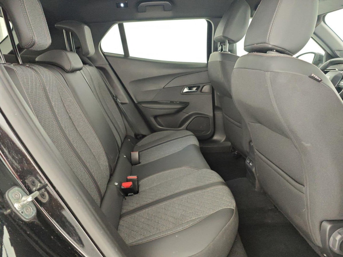 Peugeot 2008 PureTech 100 S&S Allure (15)