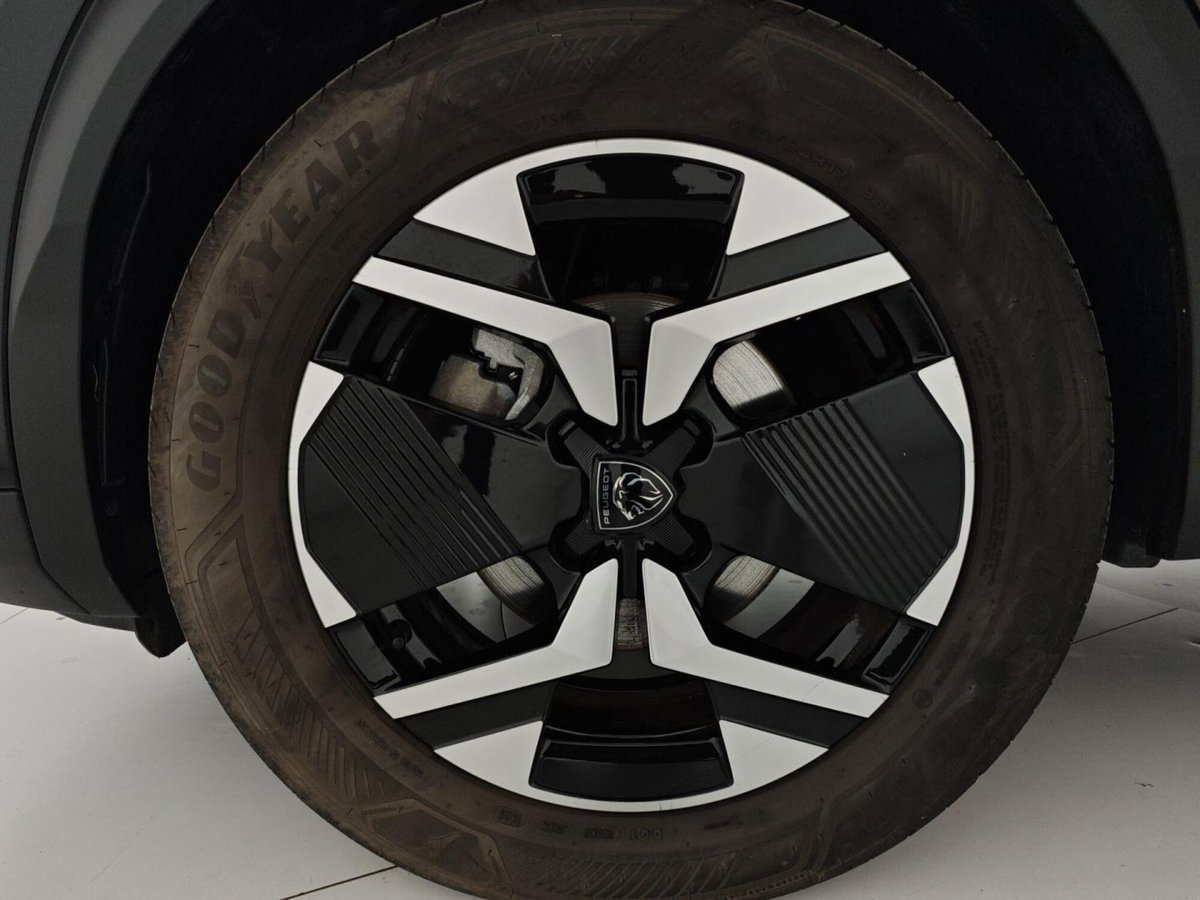Peugeot 2008 PureTech 100 S&S Allure (8)