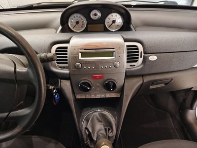 Lancia Ypsilon 1.3 MJT 75 CV Diva (15)