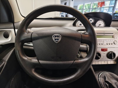 Lancia Ypsilon 1.3 MJT 75 CV Diva (17)