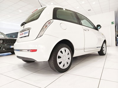 Lancia Ypsilon 1.3 MJT 75 CV Diva (3)