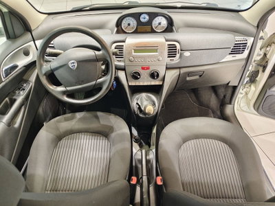 Lancia Ypsilon 1.3 MJT 75 CV Diva (4)