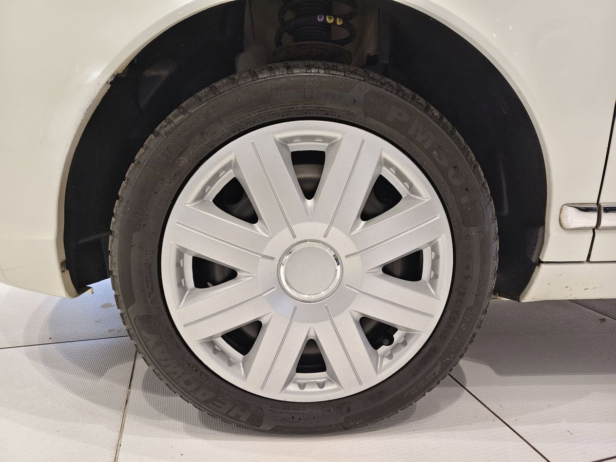 Lancia Ypsilon 1.3 MJT 75 CV Diva (8)