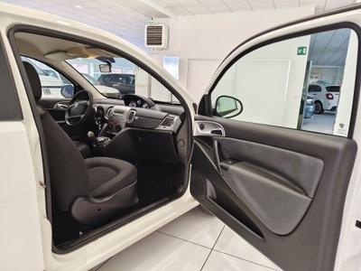 Lancia Ypsilon 1.3 MJT 75 CV Diva (9)