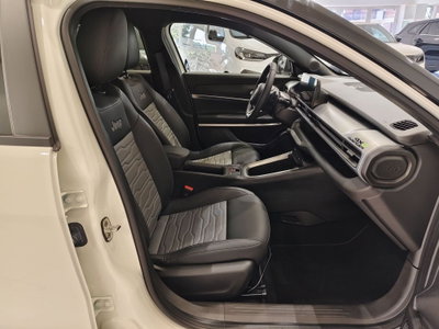 Jeep Avenger 1.2 turbo e-hybrid mhev Overland 4xe 145cv edct6 (10)