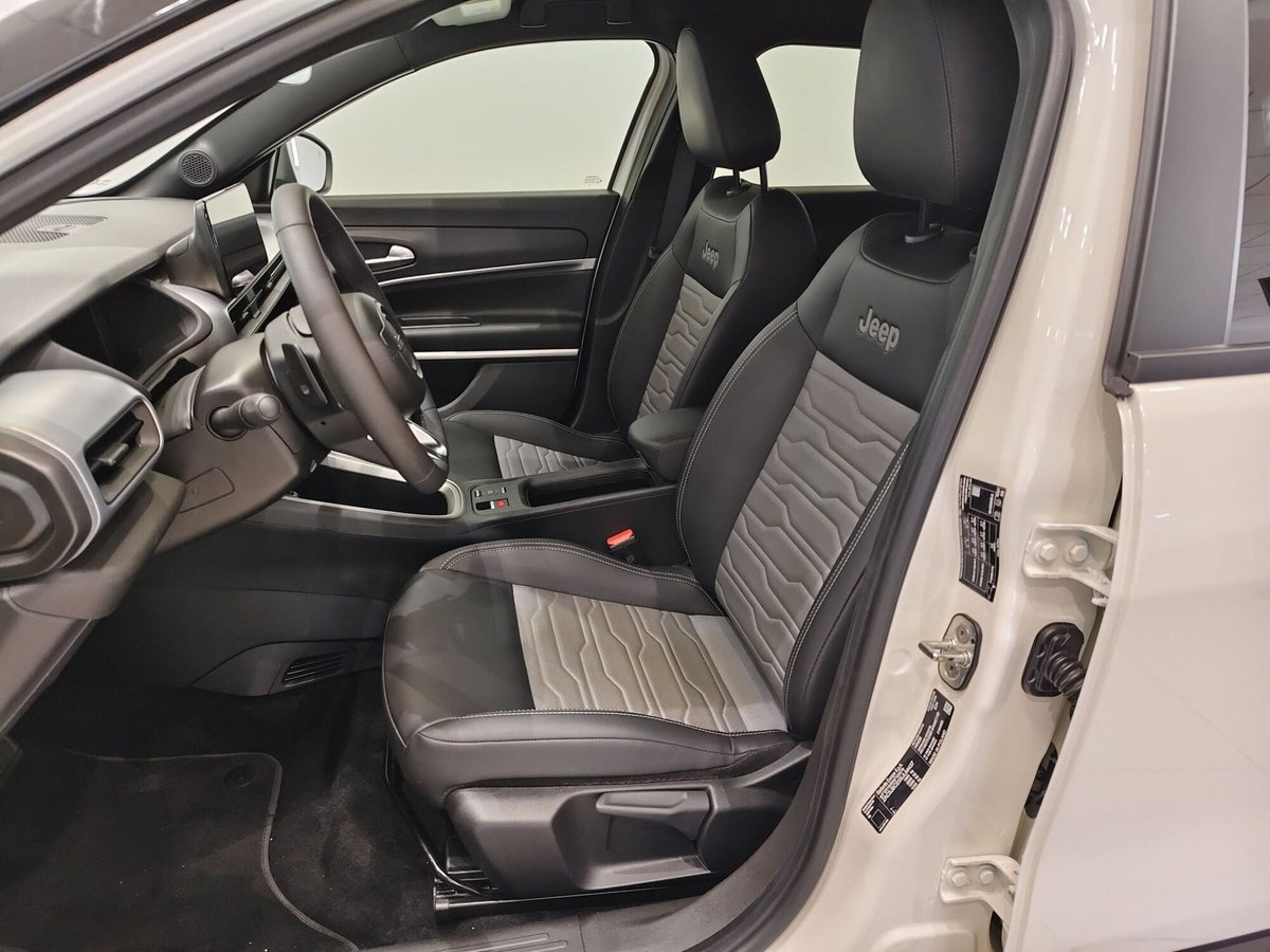Jeep Avenger 1.2 turbo e-hybrid mhev Overland 4xe 145cv edct6 (12)
