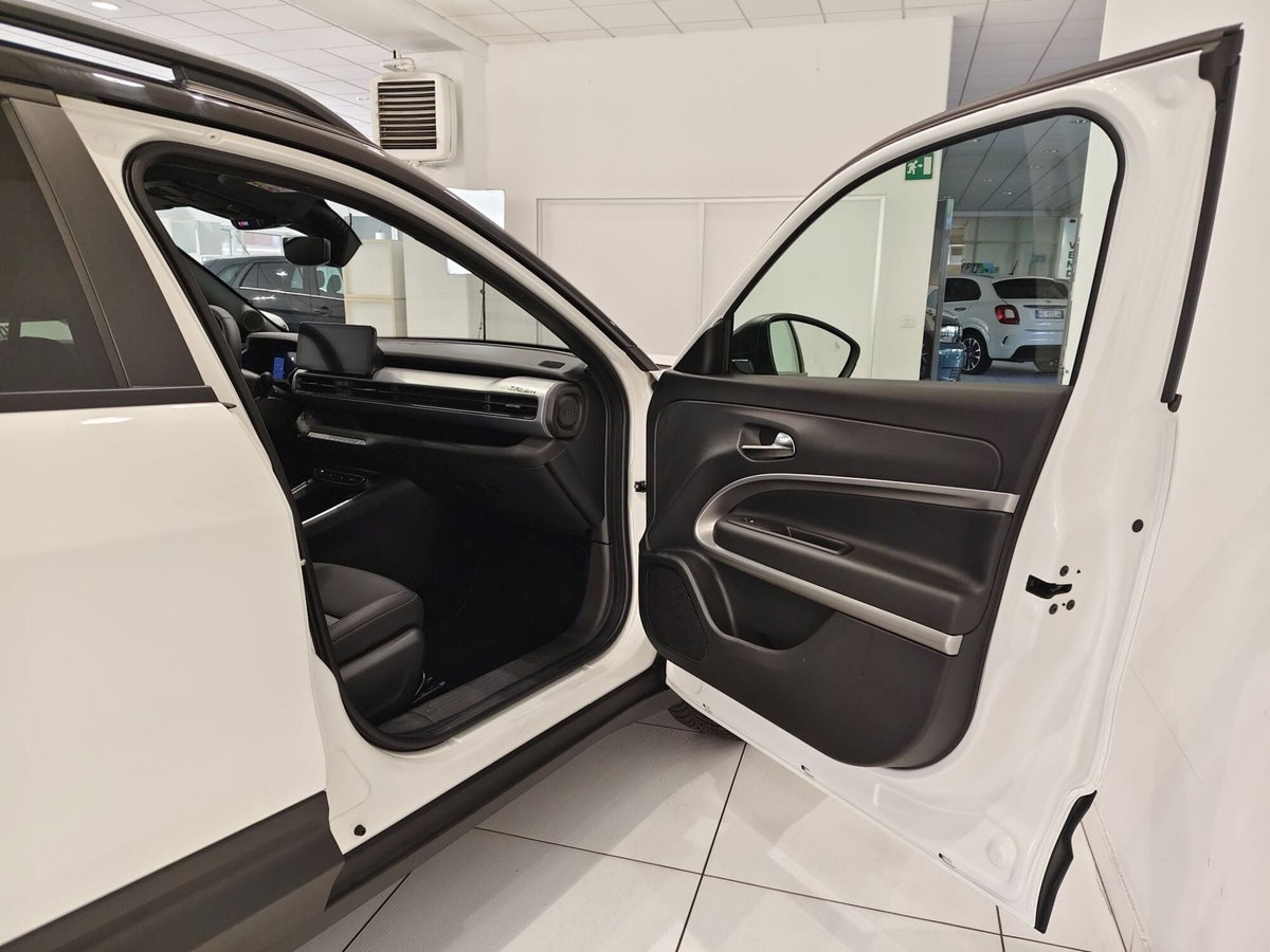 Jeep Avenger 1.2 turbo e-hybrid mhev Overland 4xe 145cv edct6 (14)