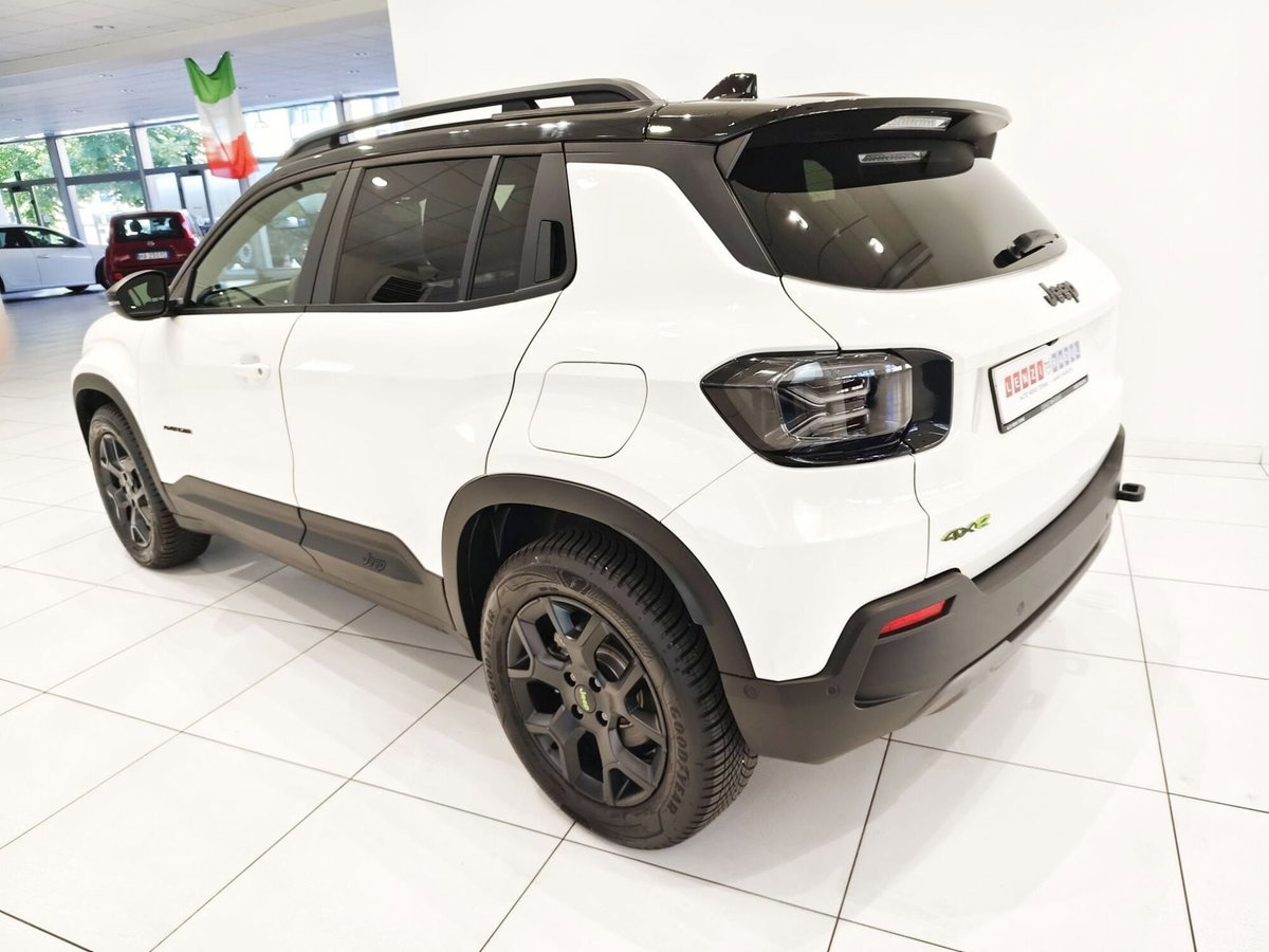 Jeep Avenger 1.2 turbo e-hybrid mhev Overland 4xe 145cv edct6 (15)