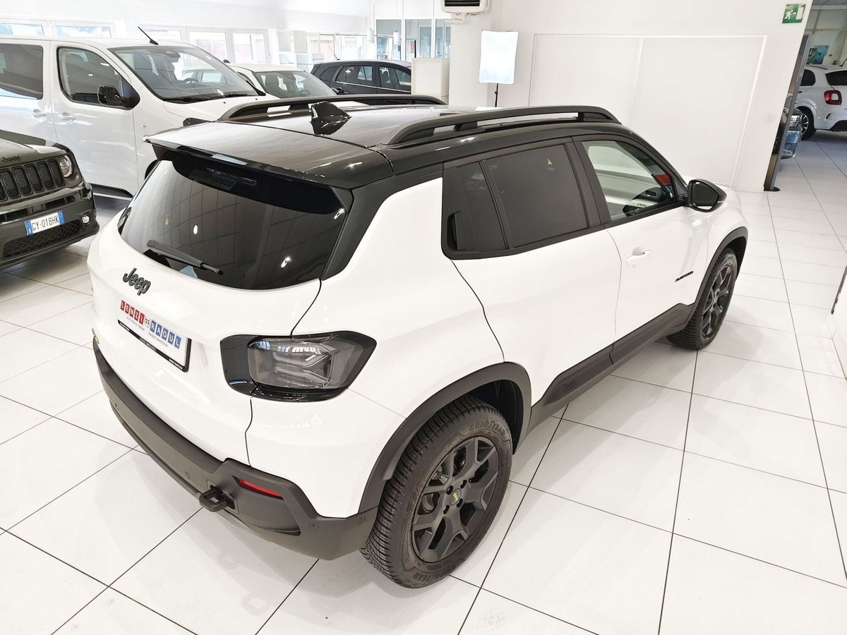 Jeep Avenger 1.2 turbo e-hybrid mhev Overland 4xe 145cv edct6 (3)