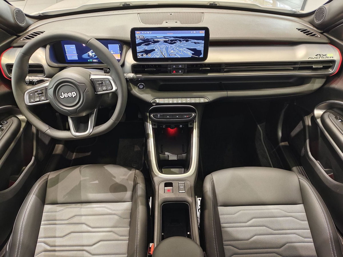 Jeep Avenger 1.2 turbo e-hybrid mhev Overland 4xe 145cv edct6 (4)