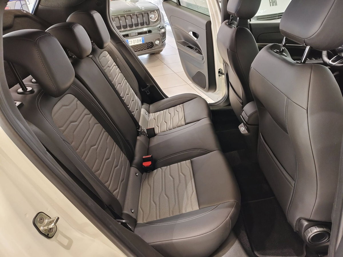 Jeep Avenger 1.2 turbo e-hybrid mhev Overland 4xe 145cv edct6 (5)