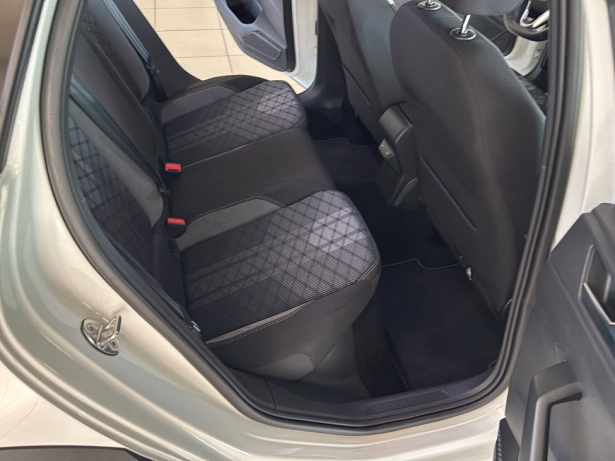 Volkswagen Taigo 1.0 tsi R-Line 115cv dsg (14)