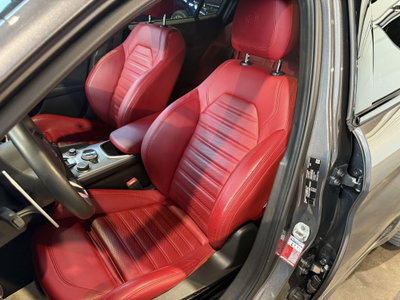 Alfa Romeo Giulia 2.0 Turbo 280 CV AT8 AWD Q4 Veloce (12)