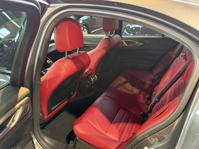 Alfa Romeo Giulia 2.0 Turbo 280 CV AT8 AWD Q4 Veloce (14)