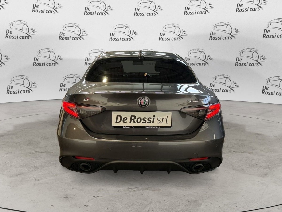 Alfa Romeo Giulia 2.0 Turbo 280 CV AT8 AWD Q4 Veloce (5)