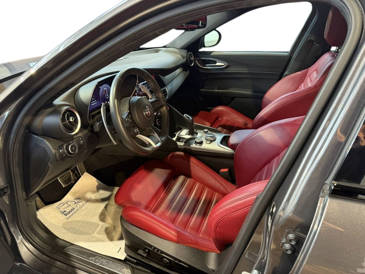 Alfa Romeo Giulia 2.0 Turbo 280 CV AT8 AWD Q4 Veloce (7)