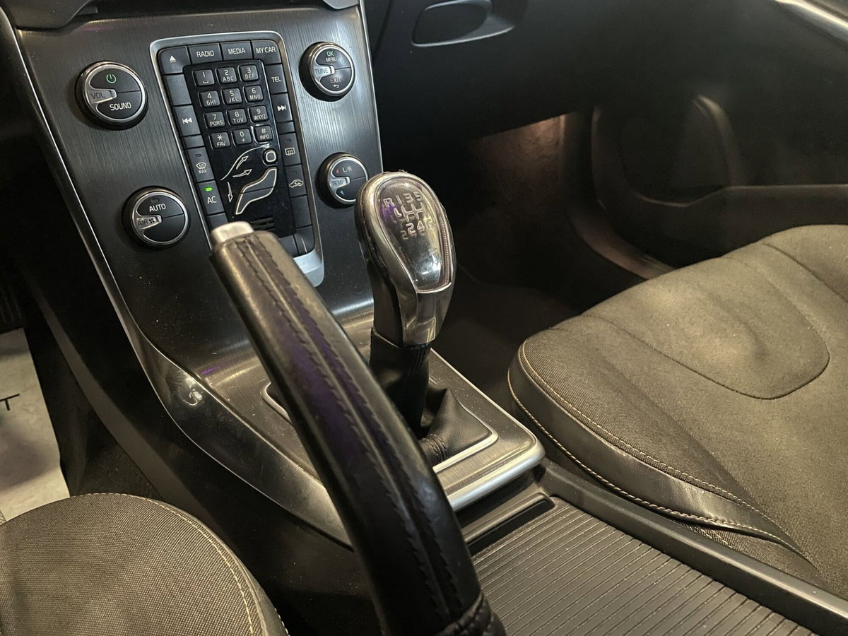Volvo V40 D2 1.6 Momentum (12)
