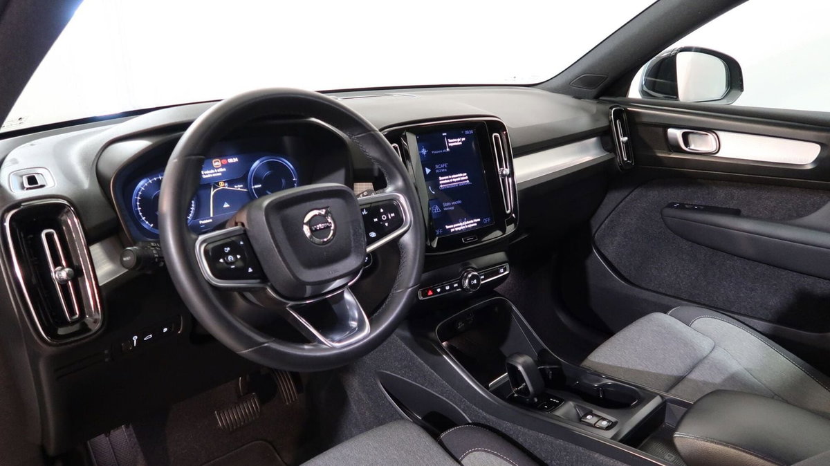 Volvo XC40 T4 Recharge Plug-in Hybrid automatico Core (2)