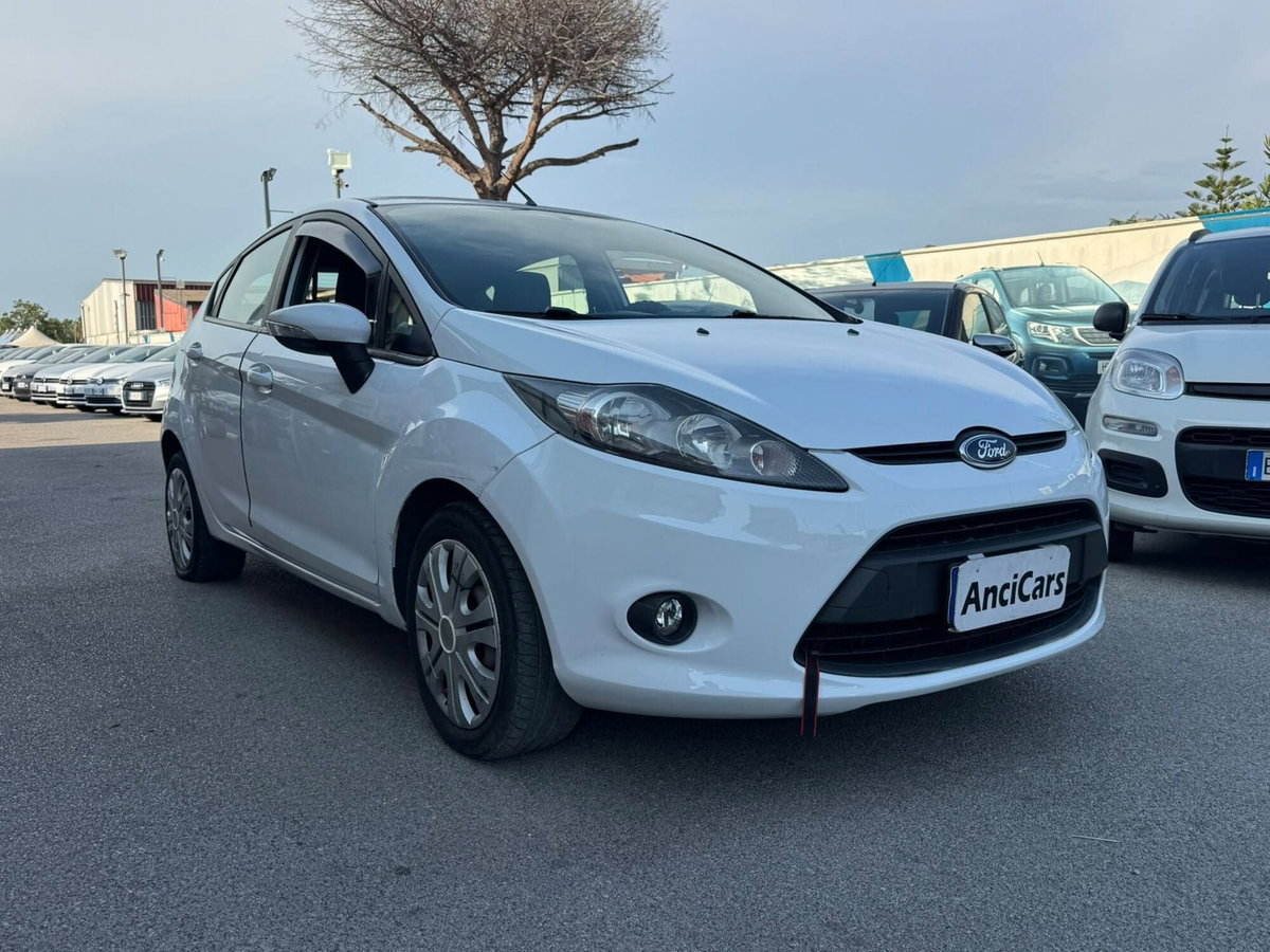 Ford Fiesta 1.6 TDCi 95 CV 5p. Titanium (2)