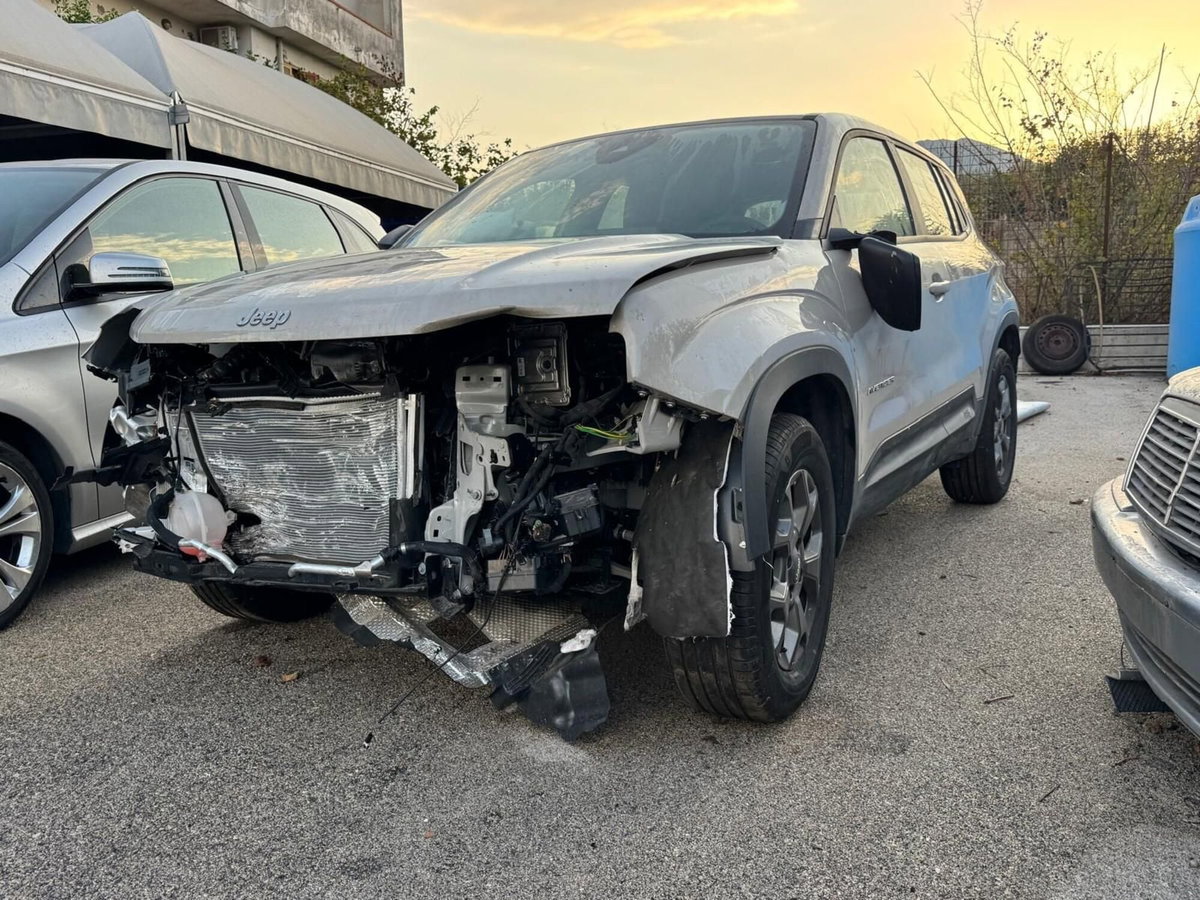 Jeep Avenger 1.2 turbo e-hybrid mhev Summit fwd 110cv edct6 (3)