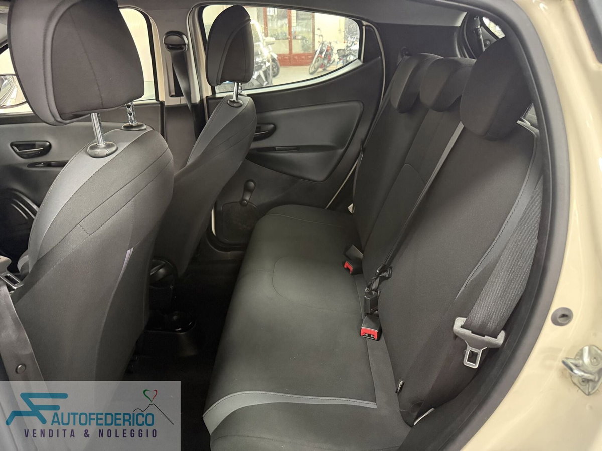 Lancia Ypsilon 1.3 MJT 16V 95 CV 5 porte S&S Platinum (9)