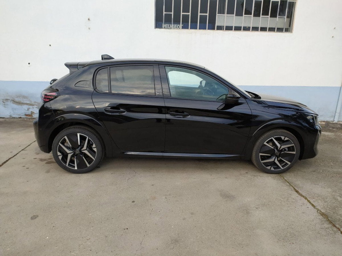 Peugeot 208 motore elettrico 136 CV 5 porte GT (3)