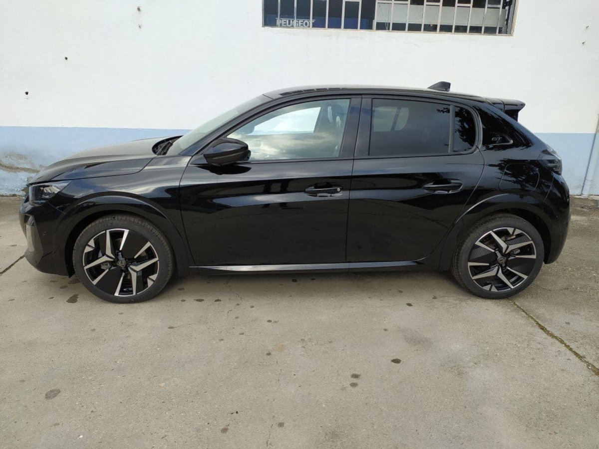 Peugeot 208 motore elettrico 136 CV 5 porte GT (7)