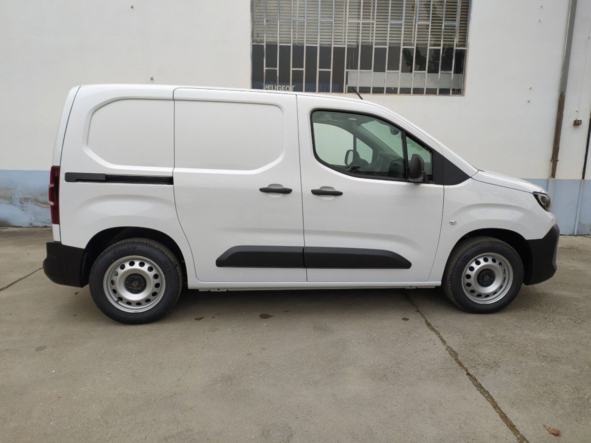 Peugeot Partner Furgone M 1.5 diesel 130cv S&S (13)