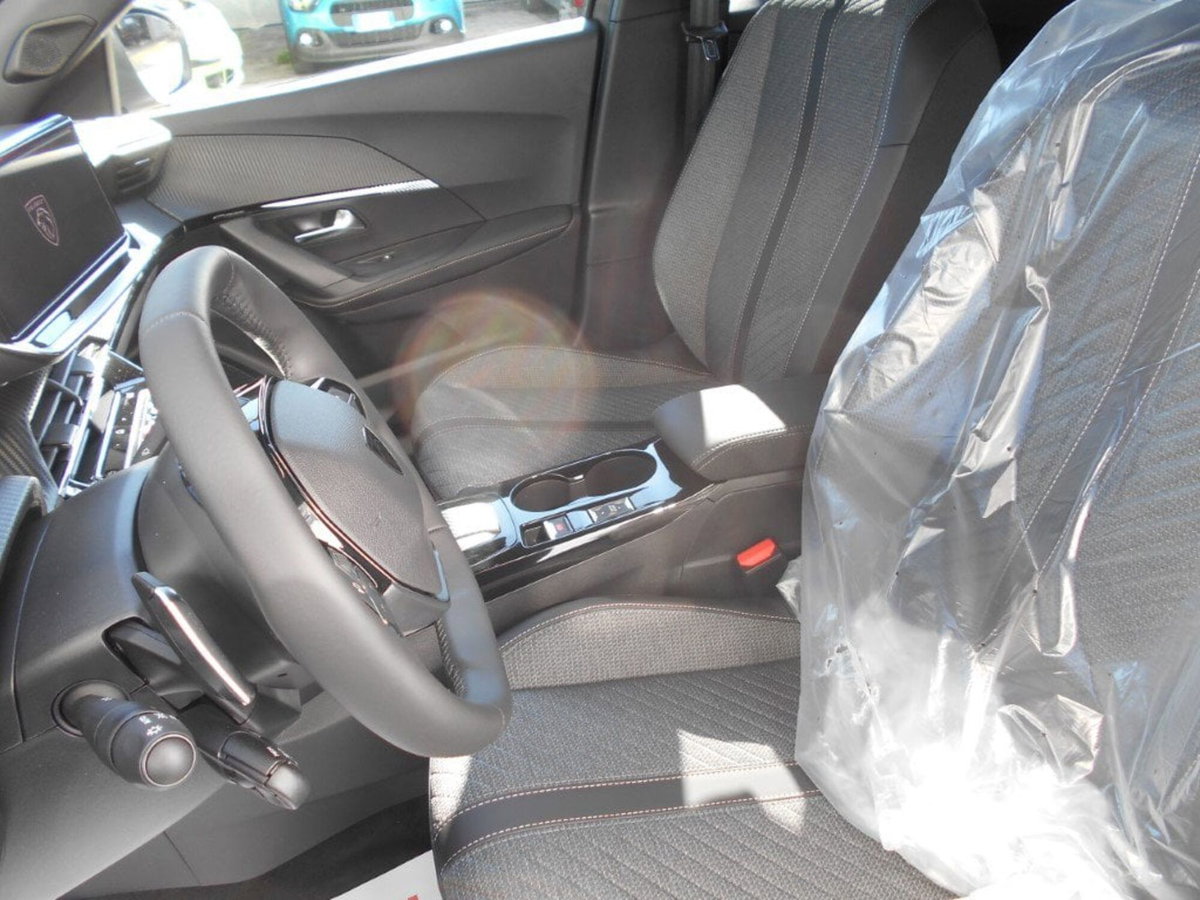 Peugeot 2008 54 kWh Allure (10)