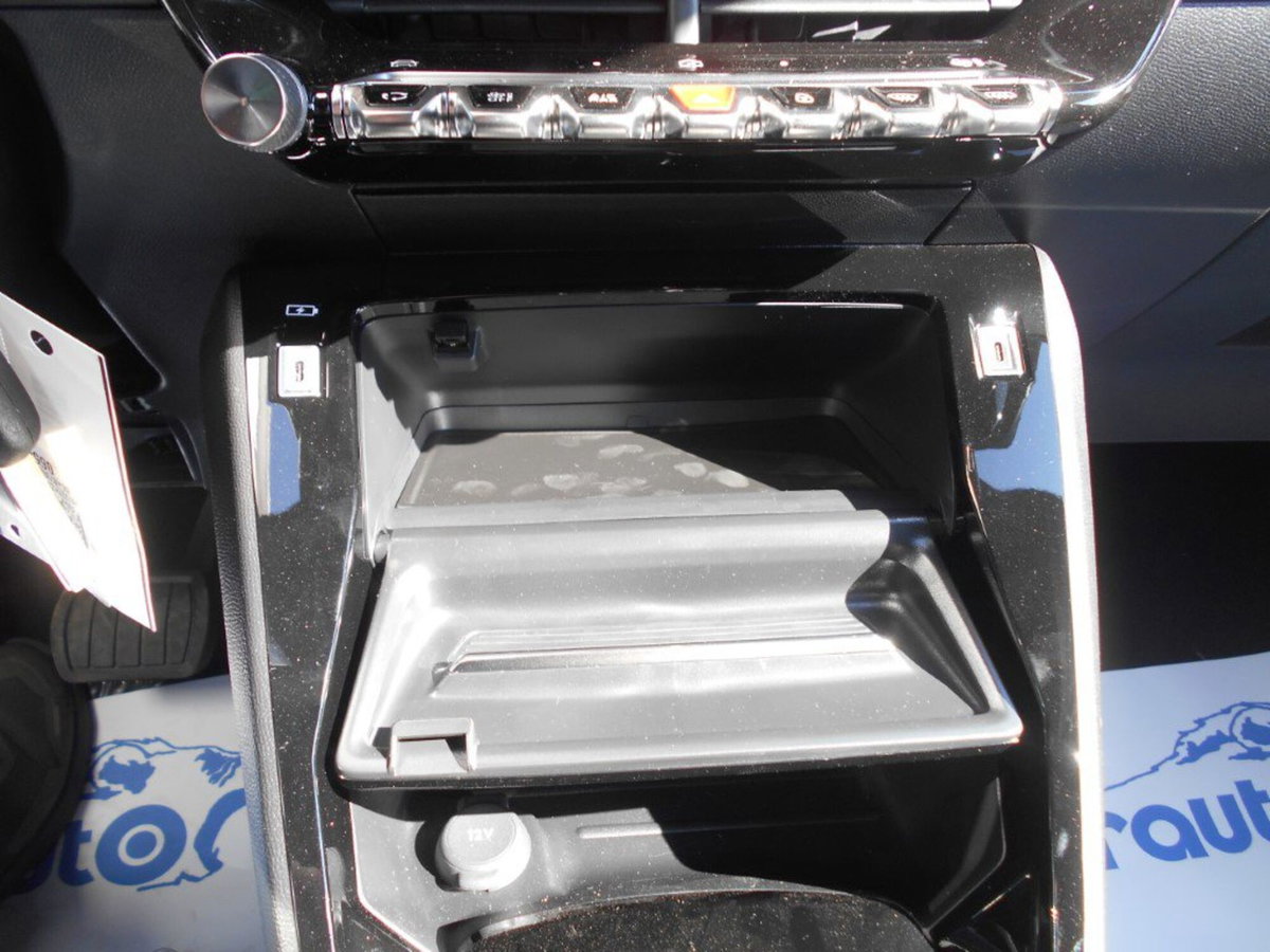 Peugeot 2008 54 kWh Allure (12)