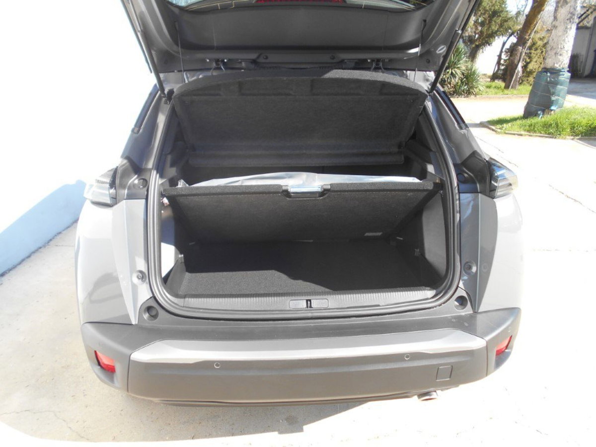 Peugeot 2008 54 kWh Allure (13)