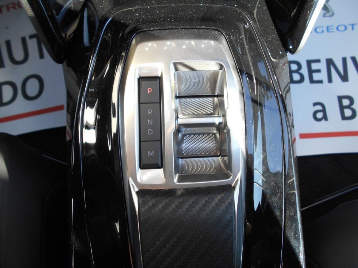 Peugeot 2008 54 kWh Allure (6)