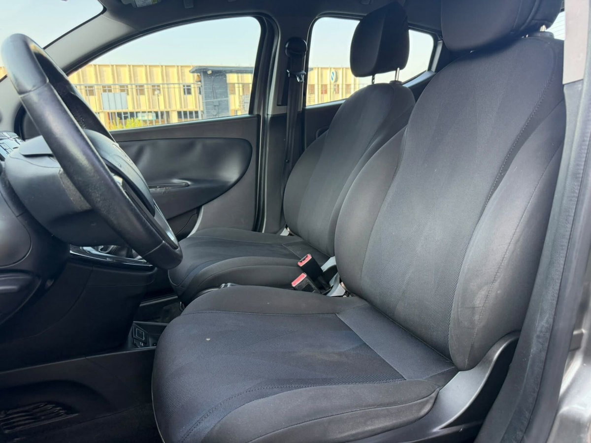 Lancia Ypsilon 0.9 TwinAir 5 porte Metano Ecochic Gold (11)