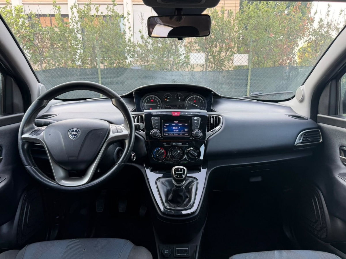 Lancia Ypsilon 0.9 TwinAir 5 porte Metano Ecochic Gold (12)