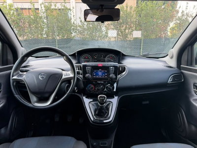 Lancia Ypsilon 0.9 TwinAir 5 porte Metano Ecochic Gold (12)