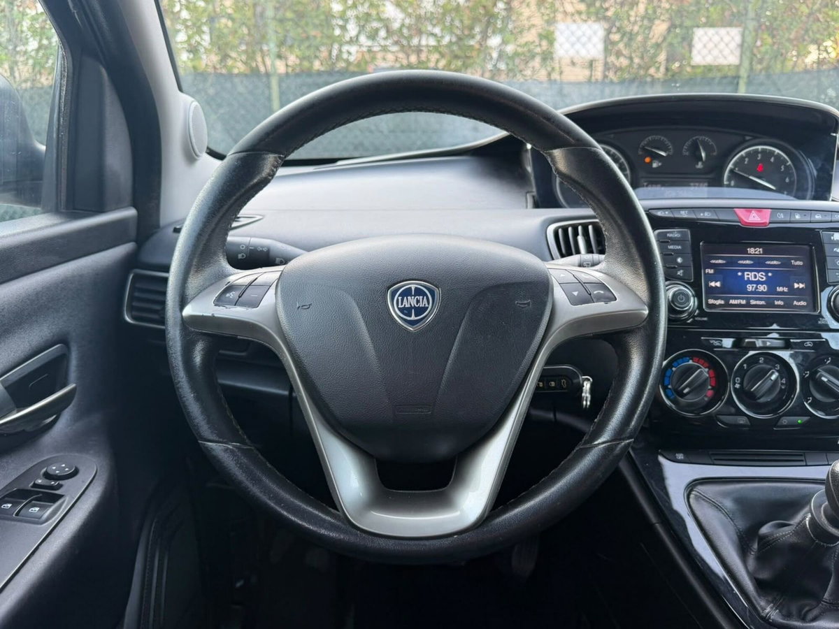 Lancia Ypsilon 0.9 TwinAir 5 porte Metano Ecochic Gold (13)