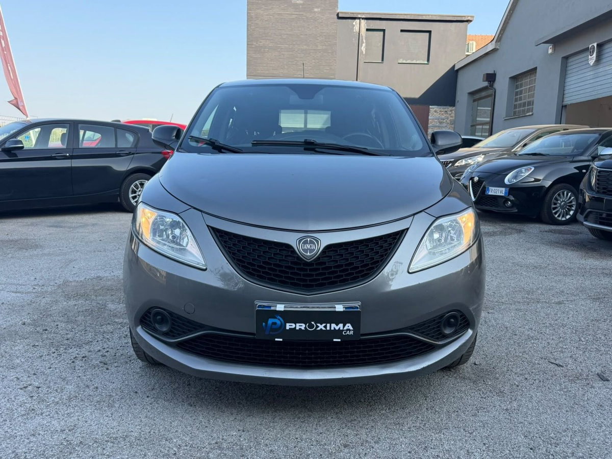 Lancia Ypsilon 0.9 TwinAir 5 porte Metano Ecochic Gold (3)