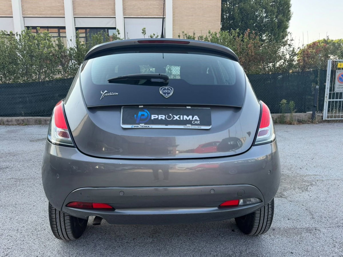 Lancia Ypsilon 0.9 TwinAir 5 porte Metano Ecochic Gold (7)