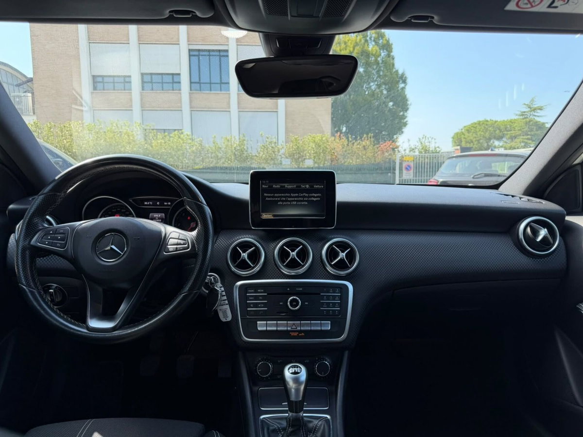 Mercedes-Benz Classe A 180 d Premium (10)