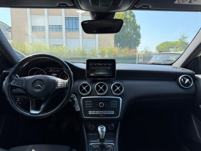 Mercedes-Benz Classe A 180 d Premium (10)