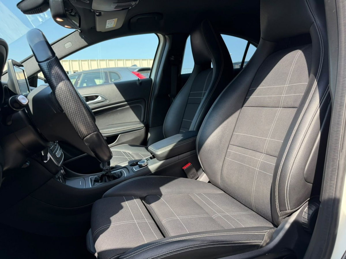 Mercedes-Benz Classe A 180 d Premium (8)