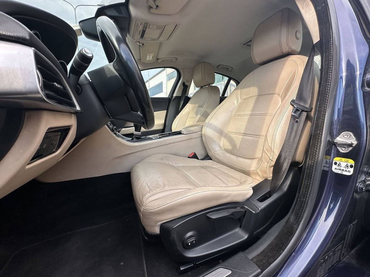 Jaguar XE 2.0 D Turbo 180CV Prestige (10)