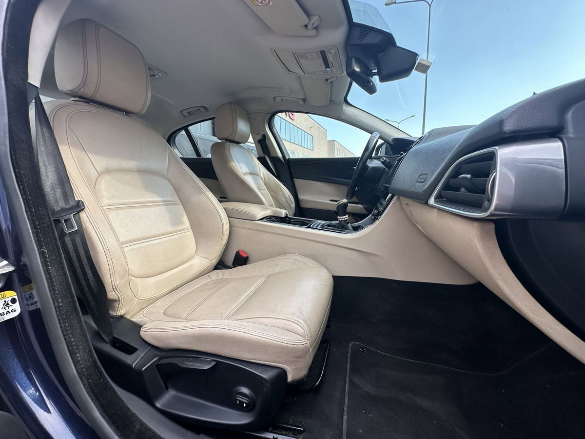 Jaguar XE 2.0 D Turbo 180CV Prestige (11)